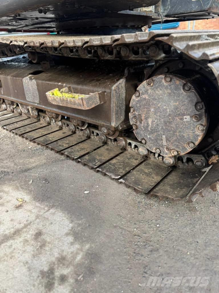 Hitachi ZX 135 US حفارات زحافة