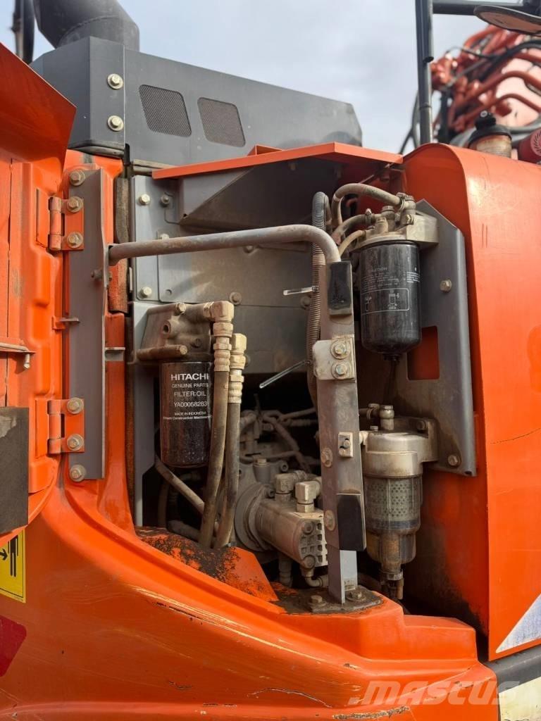 Hitachi ZX 135 US حفارات زحافة