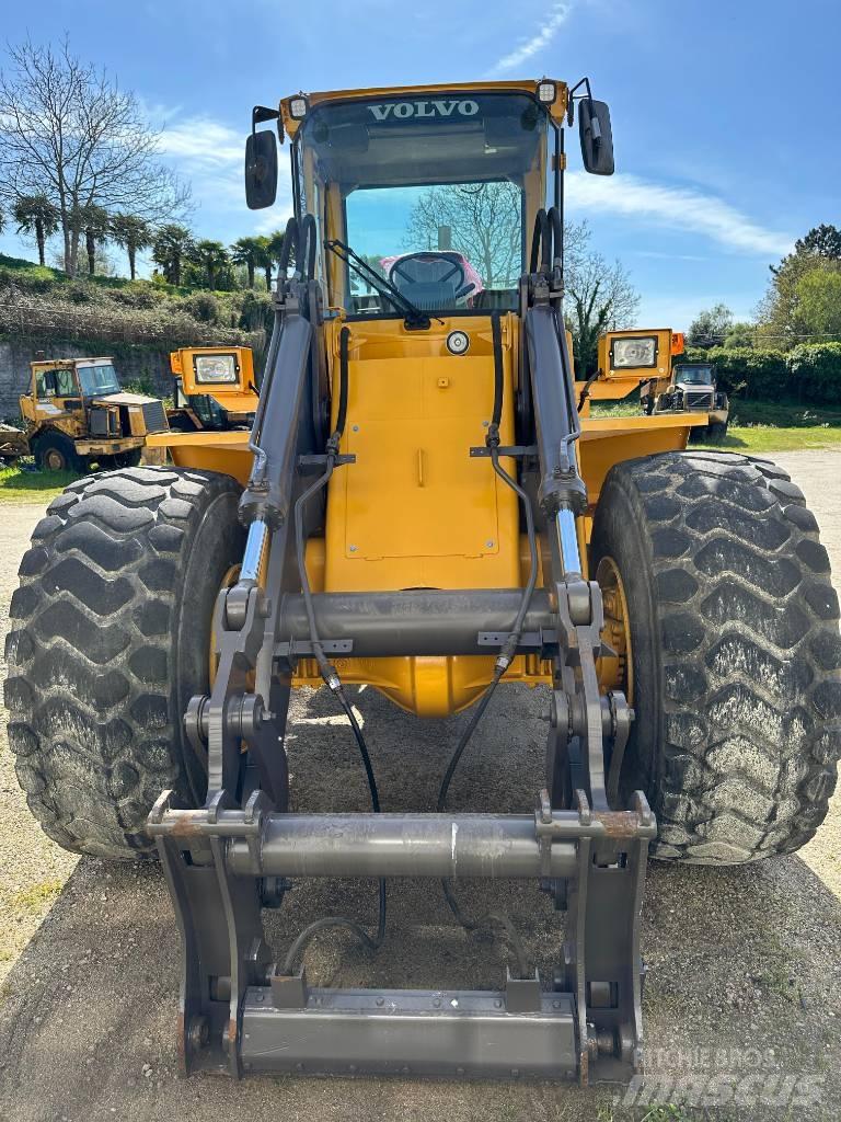 Volvo L90B لوادر بعجل
