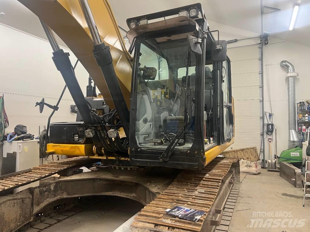 CAT 324 EL حفارات زحافة
