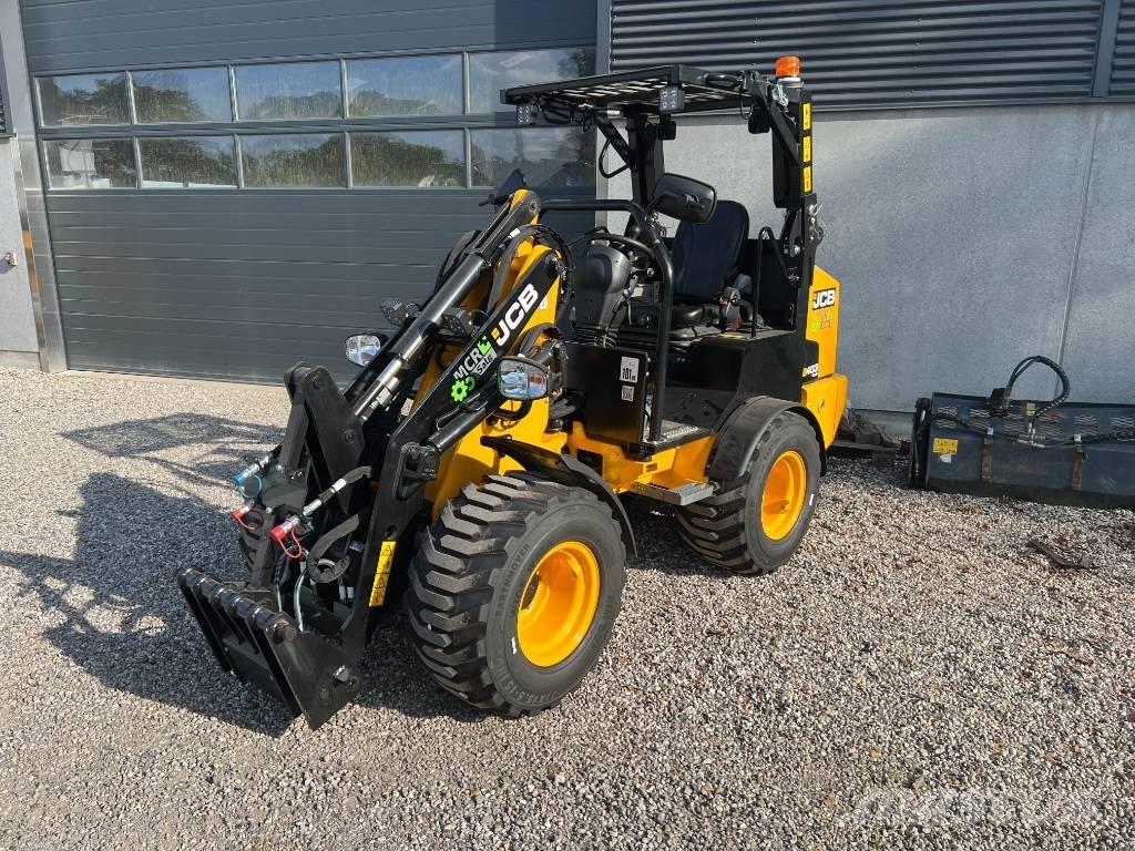 JCB 403 Plus لوادر صغيرة