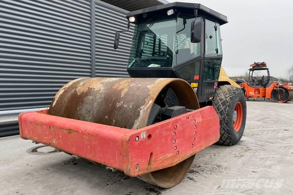 Dynapac CA302D مداحل أحادية الأسطوانة