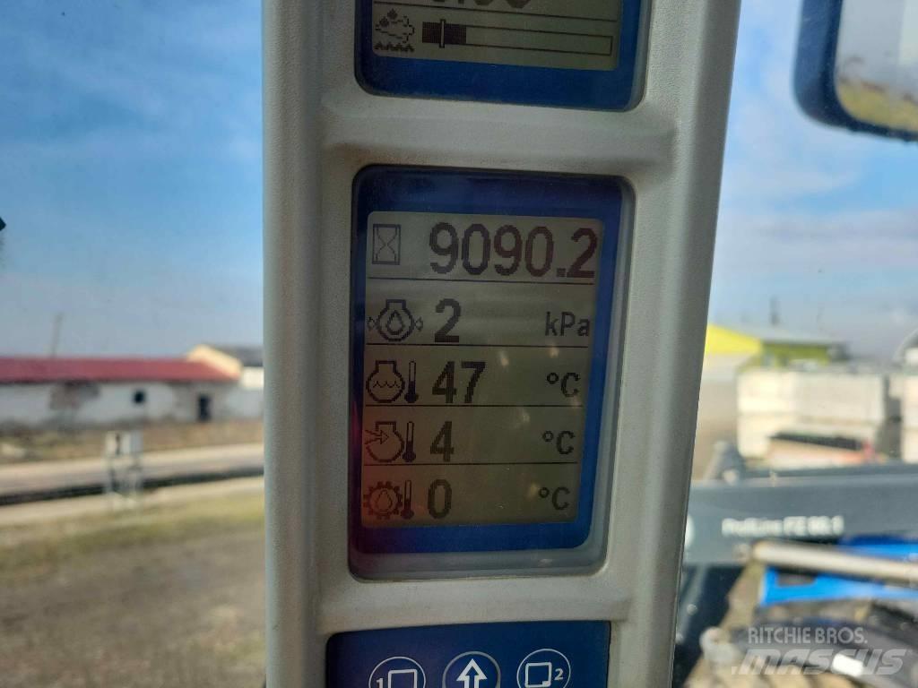 New Holland T 8.360 الجرارات