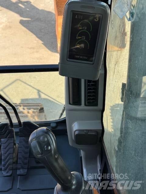 CAT 321 D حفارات زحافة