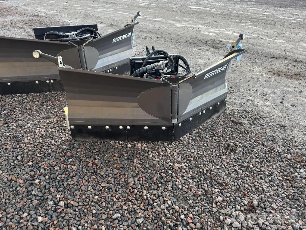 Pronar PUV 1800 M حراثات ونصول الجليد