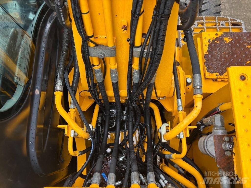 JCB JS 145 W - 160 W حفارات بعجل
