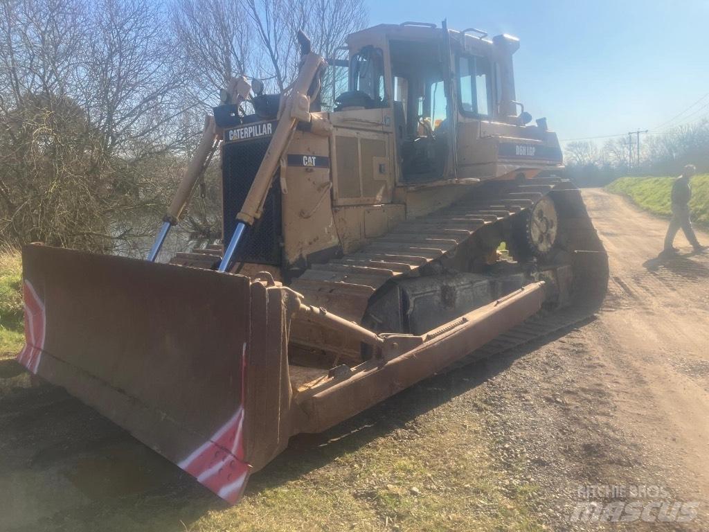 CAT D 6 H LGP II بلدوزرات مجنزرة