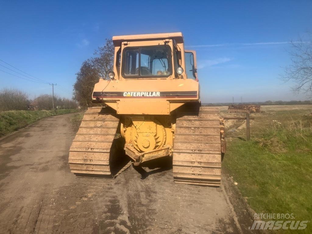 CAT D 6 H LGP II بلدوزرات مجنزرة