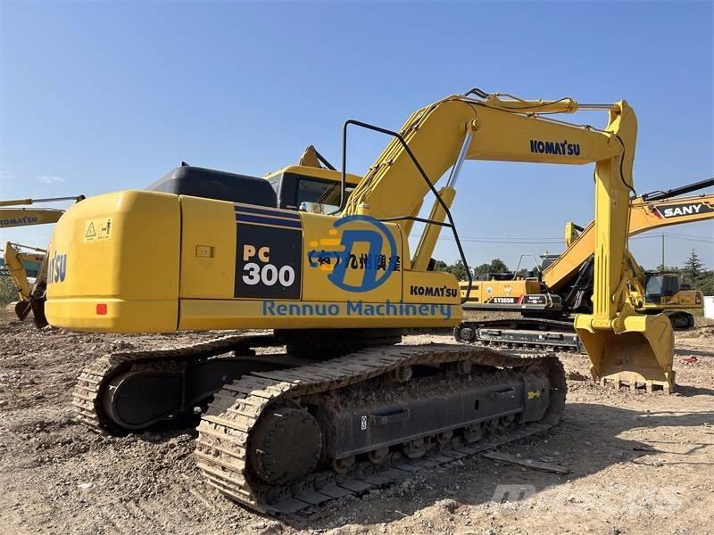 Komatsu PC 300 حفارات زحافة