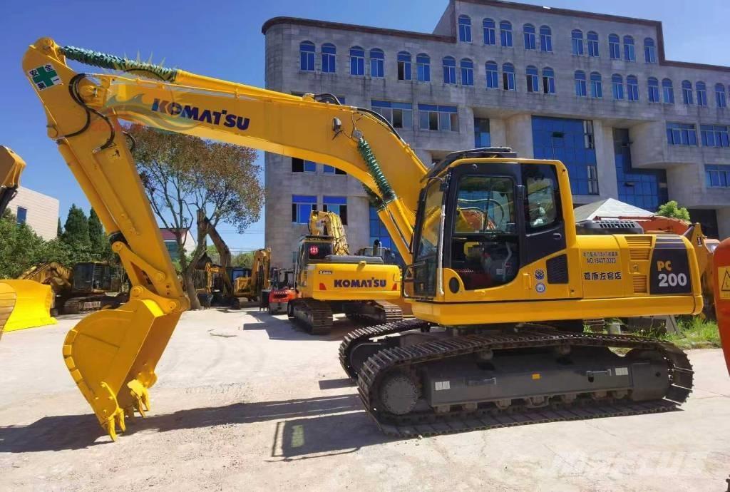 Komatsu PC 200-8 حفارات زحافة