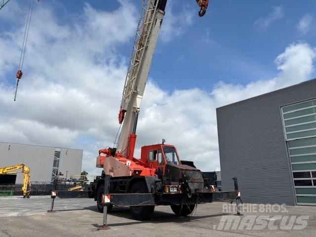 Tadano TR 300 EX رافعات الطرق الوعرة