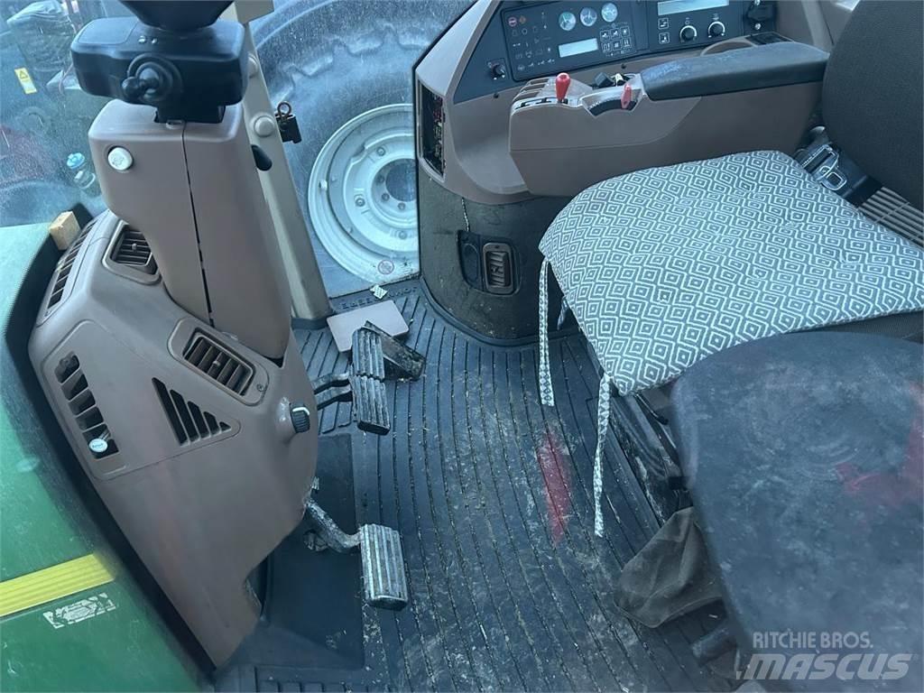 John Deere 8100 الجرارات