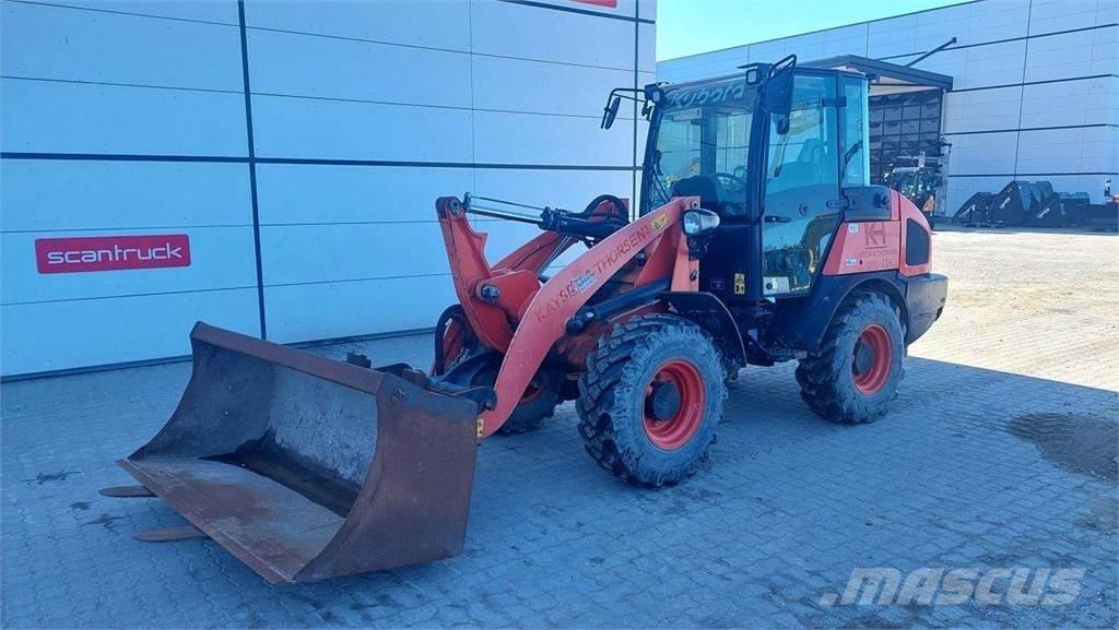 Kubota R085 لوادر متعددة الأغراض