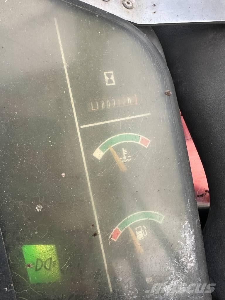 Komatsu PC 75 حفارات وسط 7 طن - 12 طن