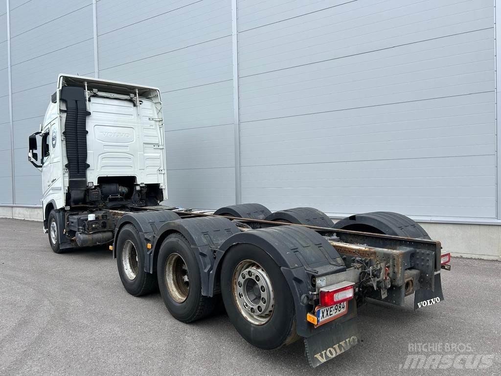 Volvo FH شاحنات بمقصورة وهيكل
