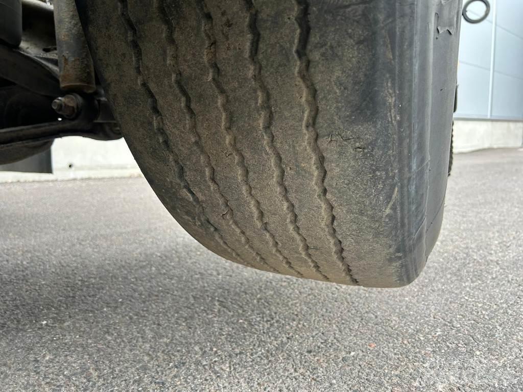 Volvo FH شاحنات بمقصورة وهيكل