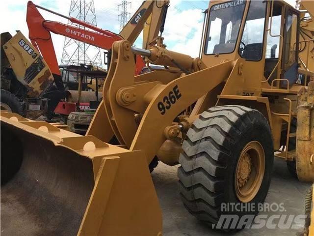 CAT 936 E لوادر بعجل