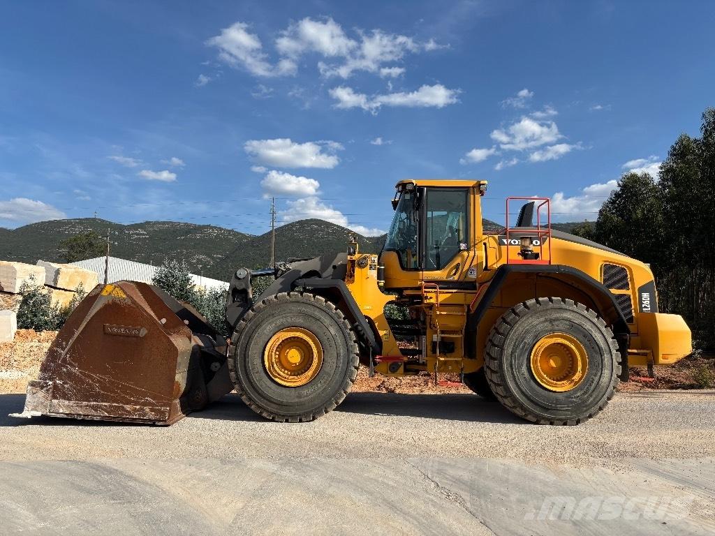 Volvo L 260 H لوادر بعجل