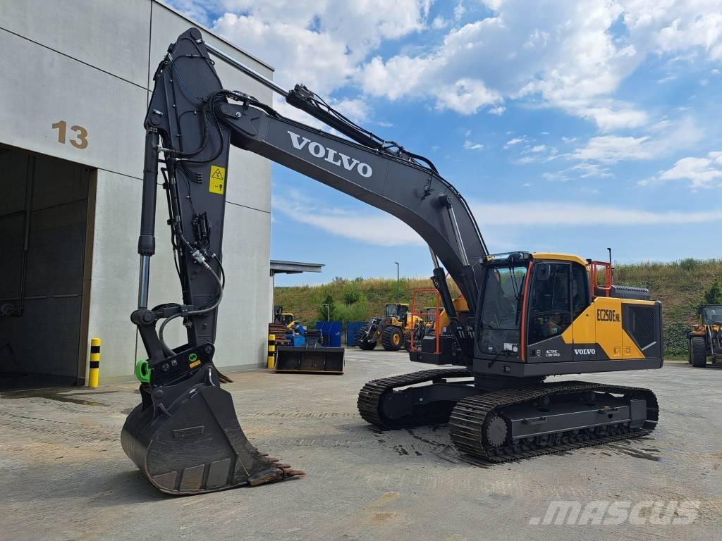 Volvo EC250ENL حفارات زحافة