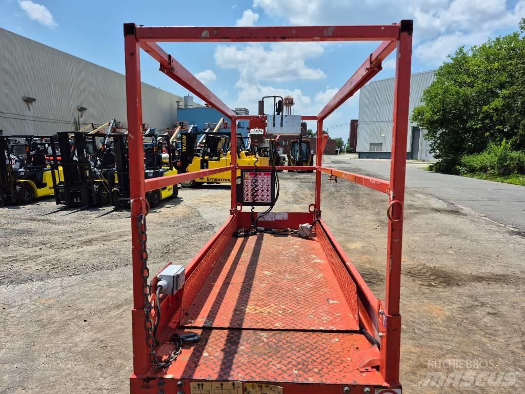 SkyJack SJ 3220 رافعات مقصية الشكل