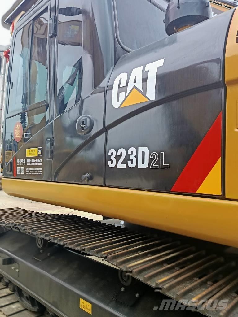 CAT 323 D L حفارات زحافة