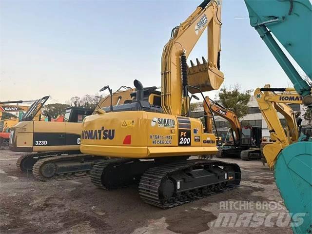 Komatsu PC 200-8 حفارات زحافة