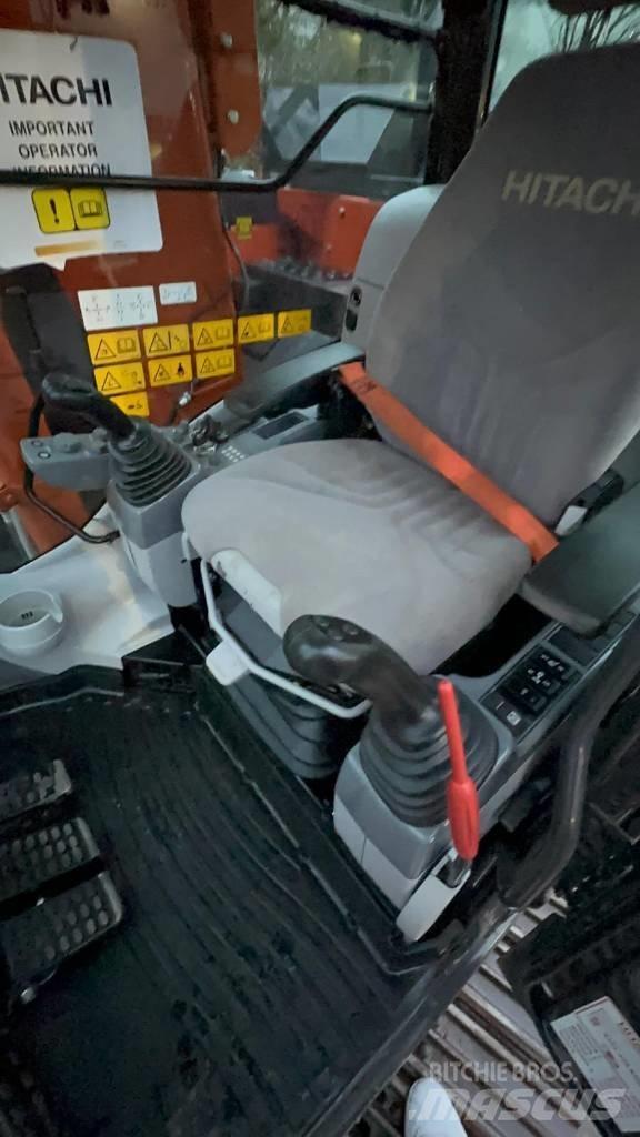 Hitachi ZX 135 US-6 حفارات زحافة