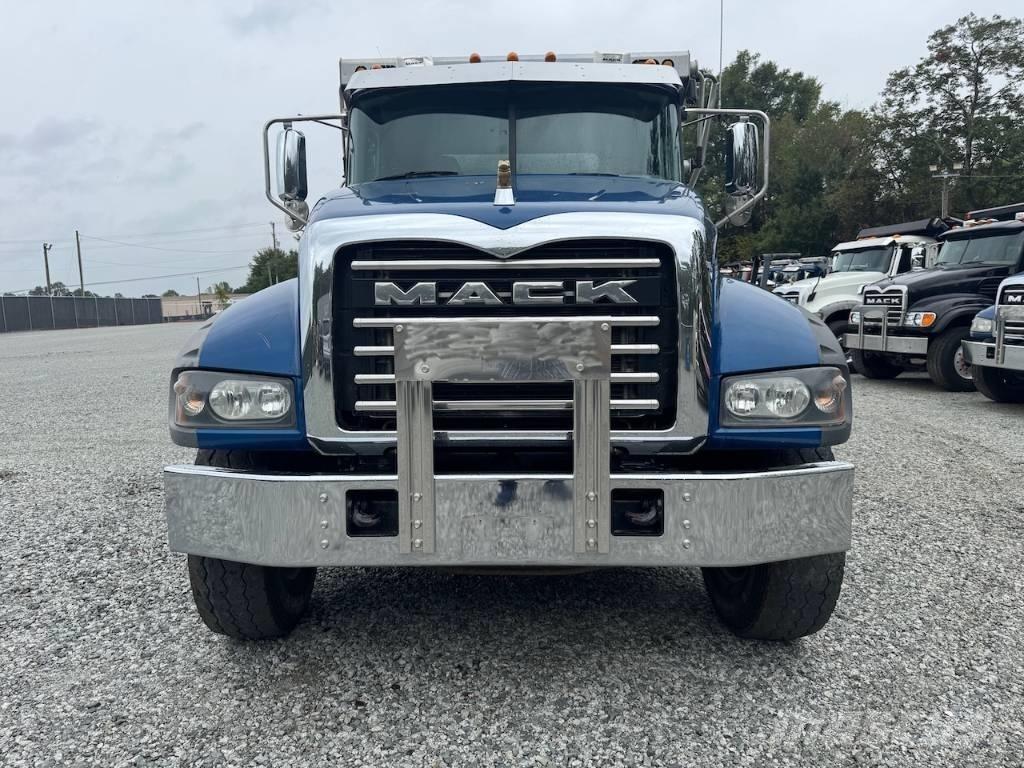Mack Granite 64FR شاحنات قلابة