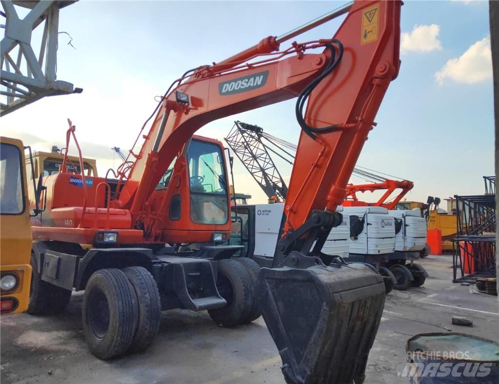 Doosan DH150W حفارات بعجل