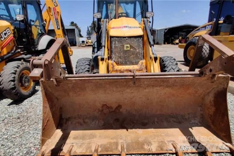 JCB 3CX 4X4 لوادر ذات جرافات عكسية