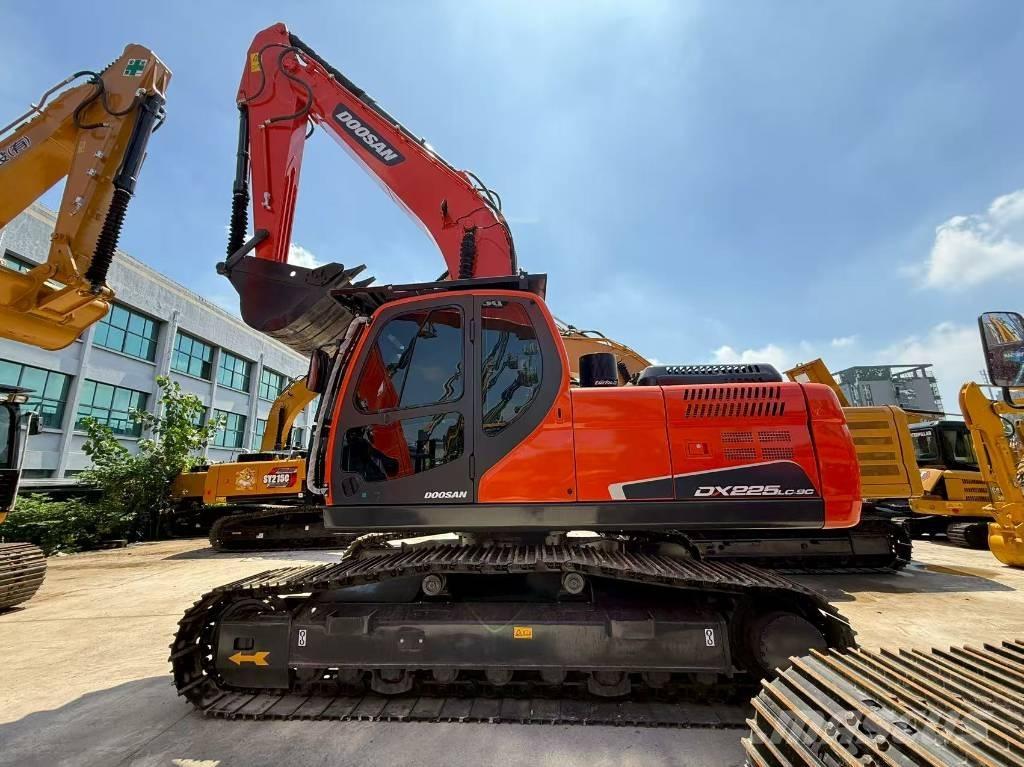Doosan DX 225 حفارات زحافة