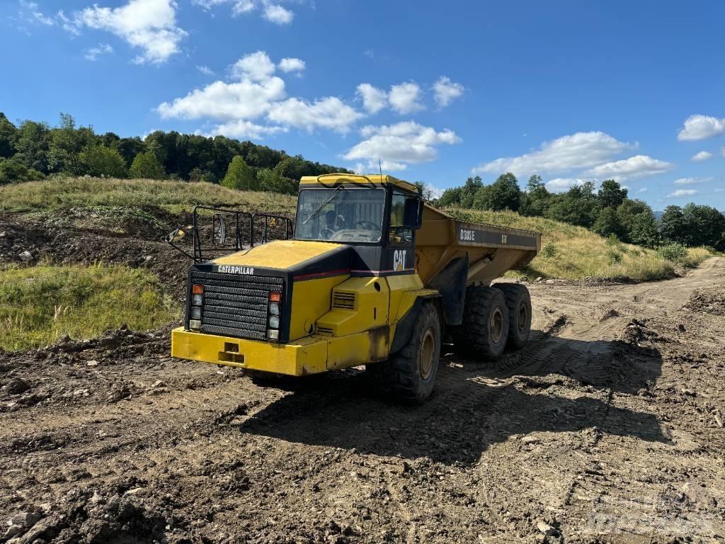 CAT D 300 E ساحبات مفصلية
