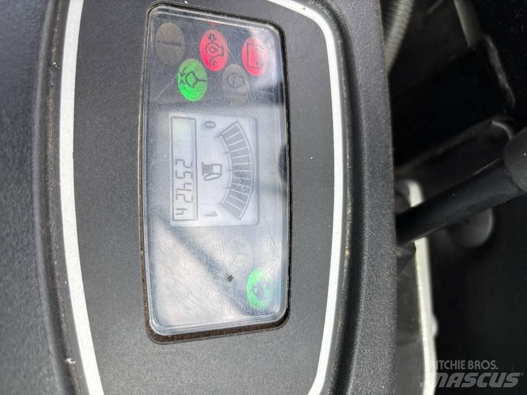 JCB 8026 CTS حفارات صغيرة أقل من 7 طن (حفارات صغيرة)