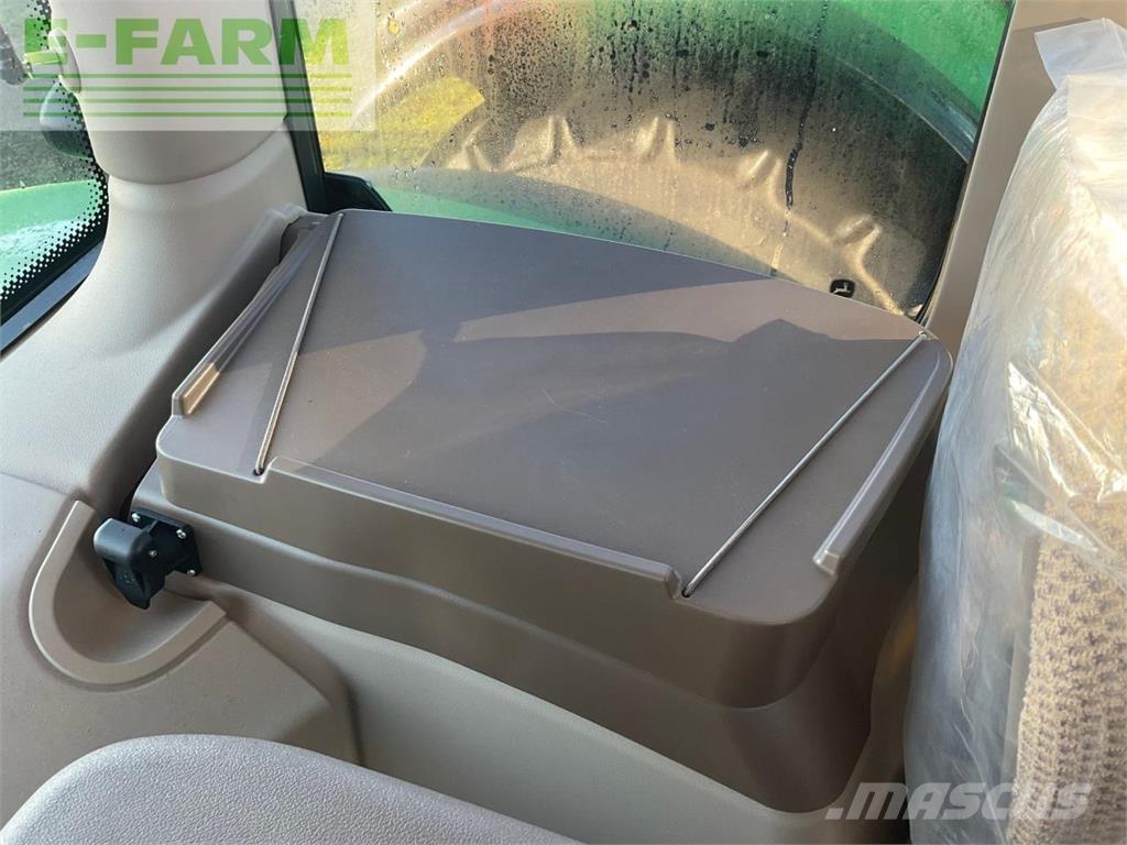 John Deere 6R 110 الجرارات