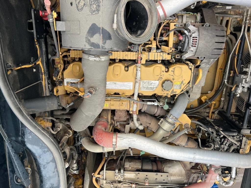 CAT 725 C ساحبات مفصلية