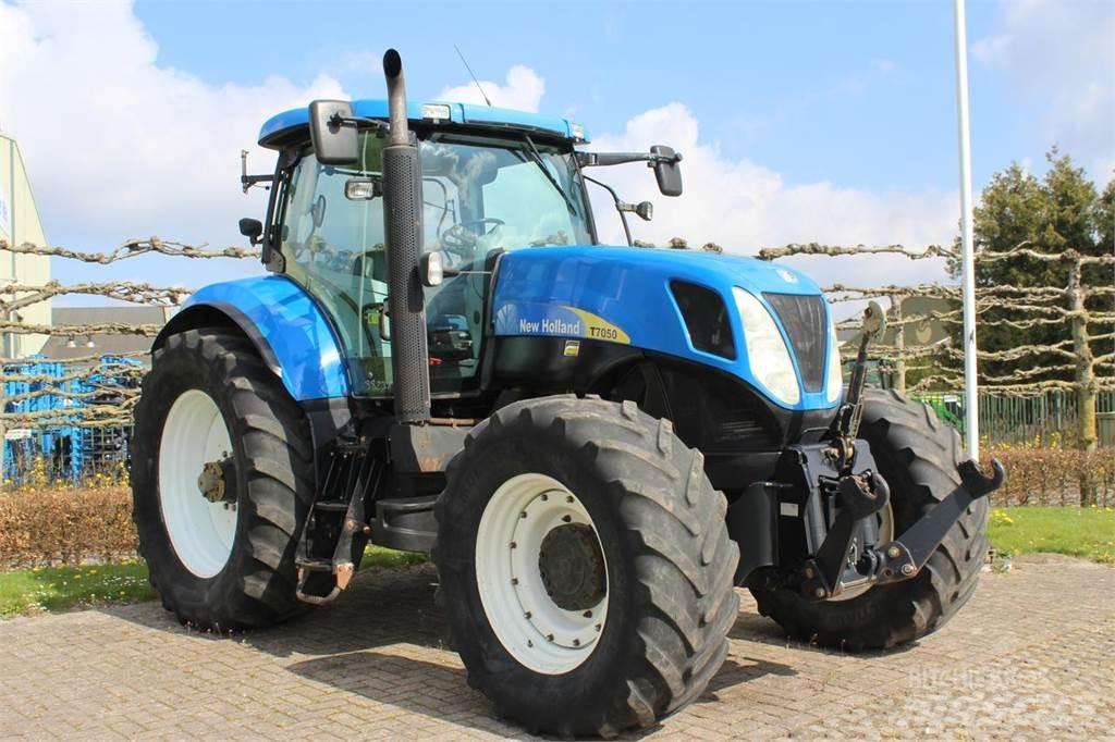 New Holland T7050 الجرارات