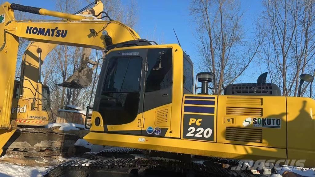 Komatsu PC 220-8 حفارات زحافة