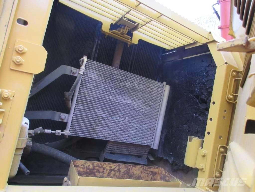 Komatsu PC 240 حفارات زحافة