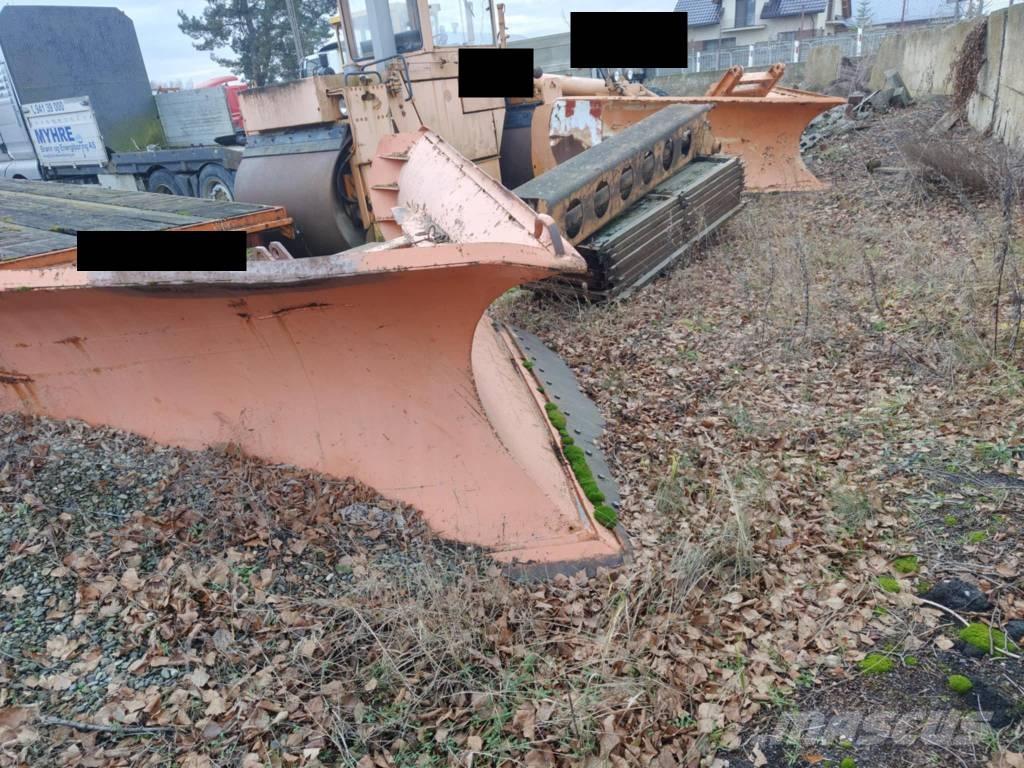 Unimog pług ciężki حراثات ونصول الجليد