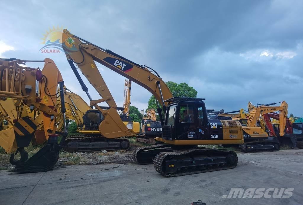 CAT 325 D حفارات زحافة