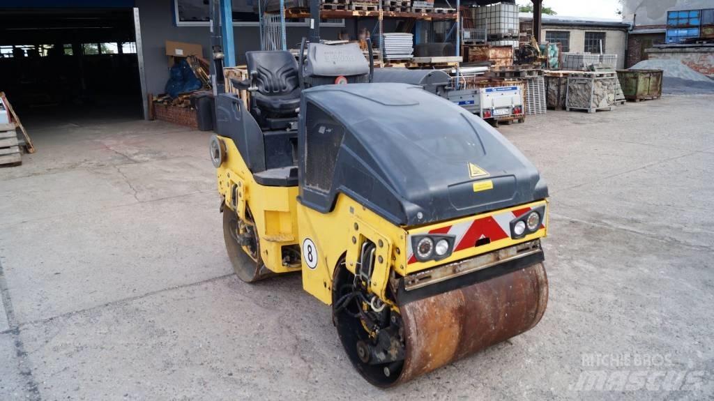 Bomag BW 100 AD-5 مداحل ثنائية الاسطوانة