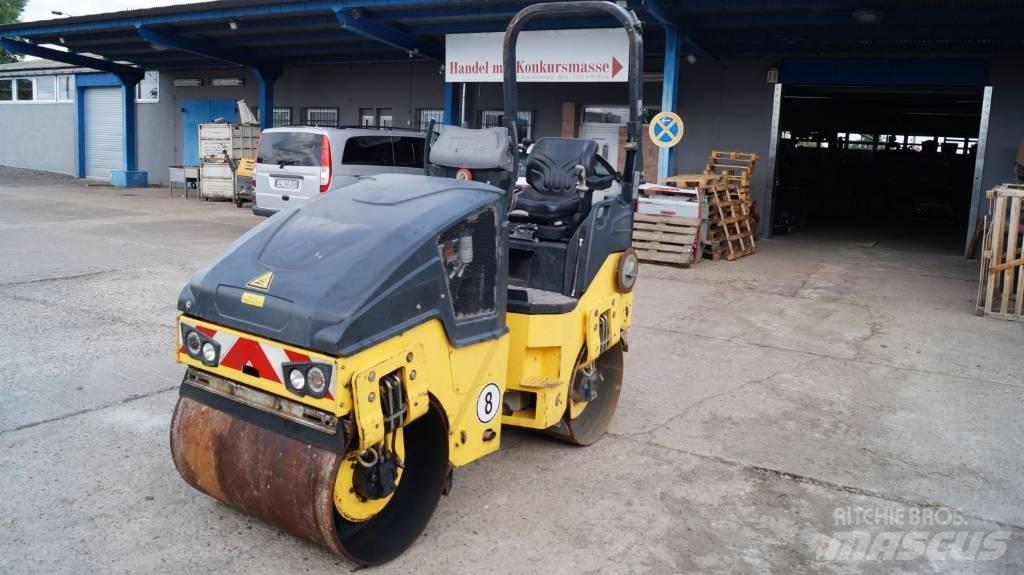 Bomag BW 100 AD-5 مداحل ثنائية الاسطوانة