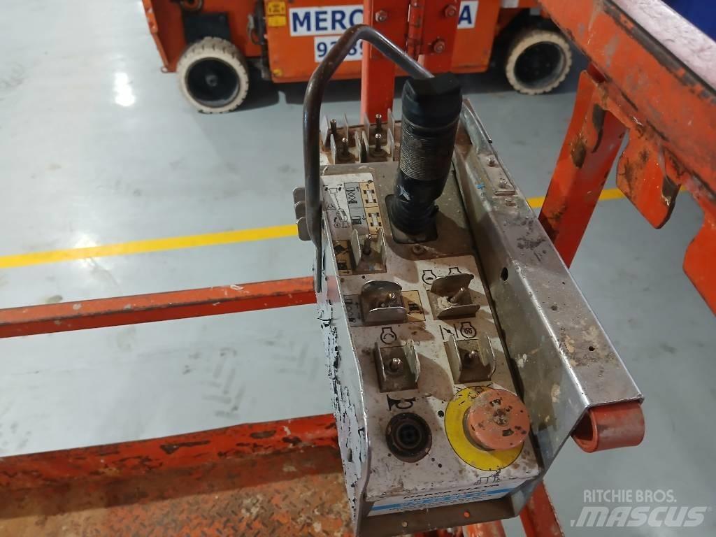 SkyJack SJ 6826 RT رافعات مقصية الشكل