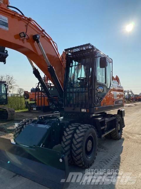 Doosan DX 210 W حفارات بعجل
