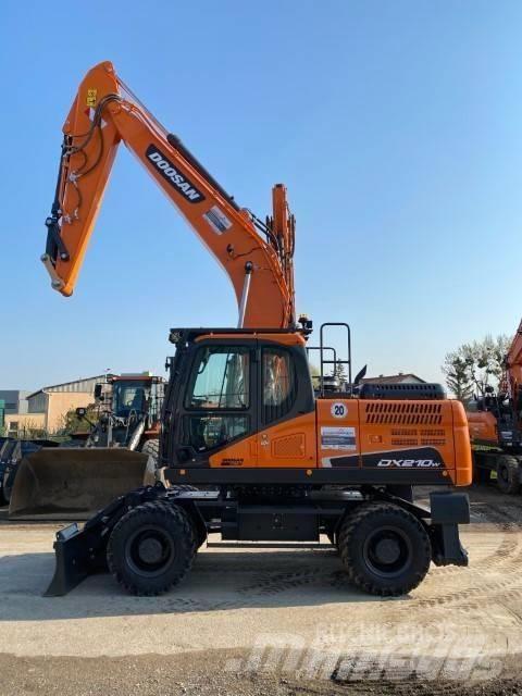 Doosan DX 210 W حفارات بعجل