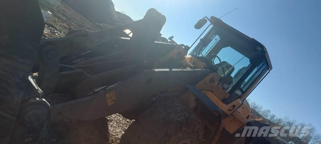 Volvo L 120 G لوادر بعجل