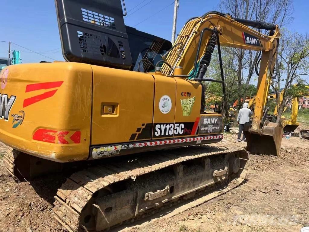 Sany SY 135 C حفارات زحافة