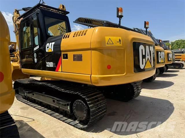 CAT 320 D حفارات زحافة