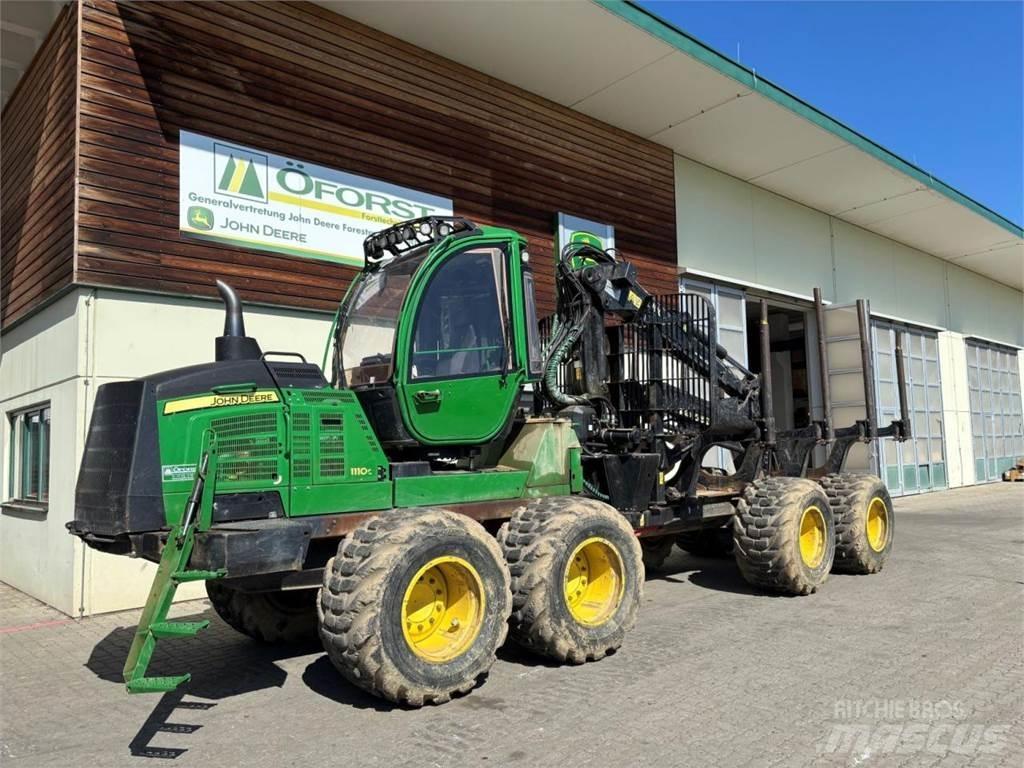 John Deere 1110 G شاحنات