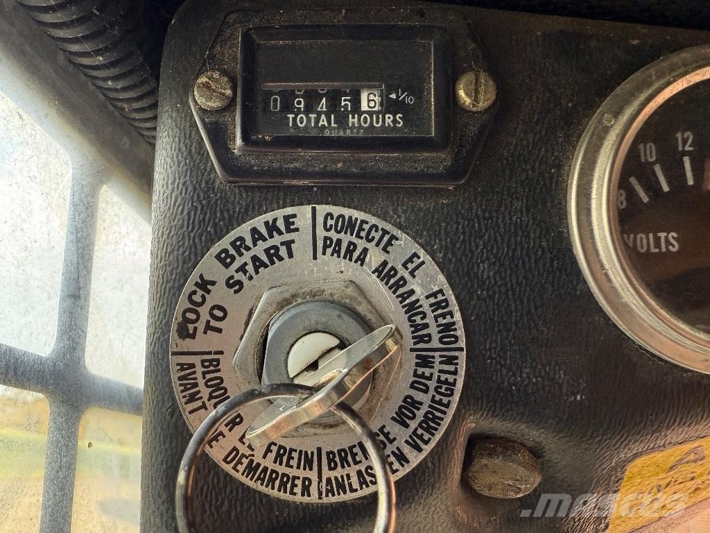 Bobcat 643 لوادر انزلاقية التوجيه